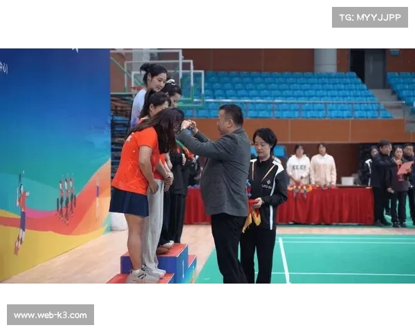 桐乡市羽毛球联赛举办，16支业余队伍以球会友